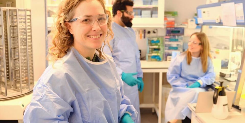 Hanne Haslene-Hox at SINTEF (front) is doing research to bring meat production from the barn to the laboratory, here with colleagues Aman Chahal and Kari Hjelen. Photo: Silje Grytli Tveten