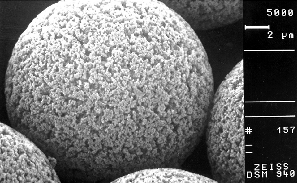 The Americans had given up, and believed that these beads could only be made in weightless conditions. In space. But a Norwegian inventor disproved that. Today, the beads are saving cancer patients and giving us advanced electronics. Among other things. Photo: SINTEF