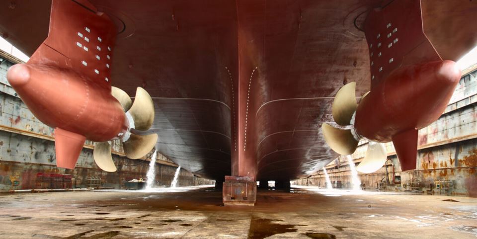 Ships are like cars. Repairing rather than scrapping them is usually greener. But how much greener depends on where the ships are repaired, according to recent analyses. Illustration photo: Shutterstock