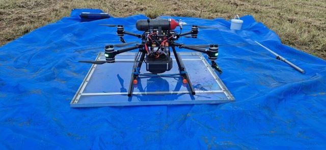 Drone equipped with a hydrogen tank. This gives it a unique range.