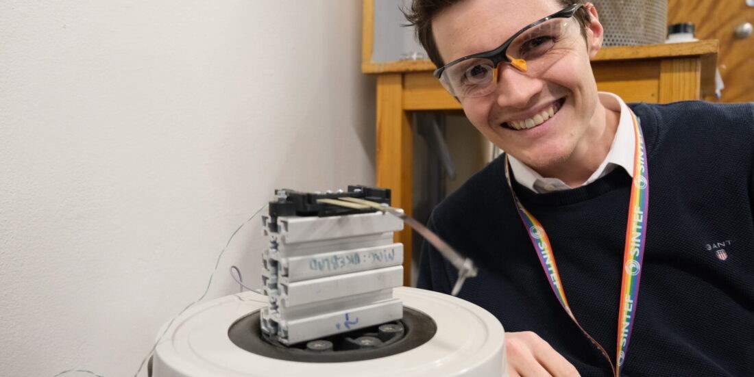 Researcher Nikolai Helth Gaukås and his colleagues at SINTEF are catching vibrations. They believe this energy can be used where no other electricity option is available. Photo: Emma Sæther