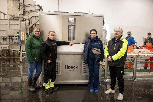 Jannicke Fugledal Remme, SINTEF-Ocean; Helge Eiken, Hpack; Lorena Gallart Jornet, FHF; Arild Giske, ScanProd in the production room