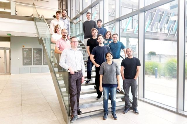 The IntelLiGent project crew has brought together world-leading battery researchers and industry partners from across the entire battery value chain. Here is the team gathered at Austrian Institute of Technology (AIT) in Vienna. Ruben-Simon Kühnel (Empa), Noel Hallemans (University of Oxford), Ingeborg Kaus (SINTEF), Sergi Obrador Rey (IREC), Peter Molesworth (SINTEF). From top right: Mirco Ruttert (E‑Lyte), Killian Stokes-Rodriguez (SINTEF), Lukas Neidhart (AIT), Benedicte Eikeland Nilssen (Vianode),  Graham Kimbell (Empa), Piotr Jankowski (Topsoe), Sridevi Krishnamurthi (SINTEF), Lluis Trilla (IREC). Photo: SINTEF 