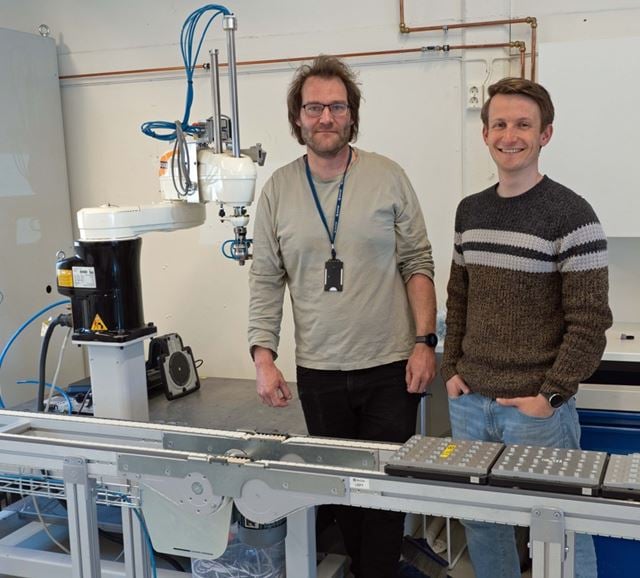 Researchers Linnerud and Hinderaker have a production line and a small industrial robot on SINTEF premises that can help them with their work.