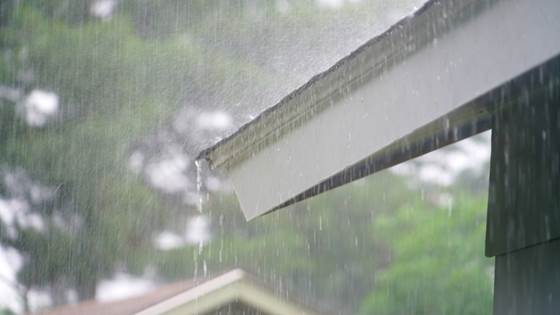 Når regnet slipper inn, går utslippene opp